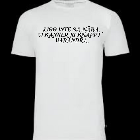 LIGG INTE SÅ NÄRA